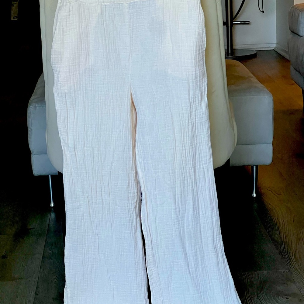 Off white loose fitting pants with stretch and slits at bottom. XS runs long